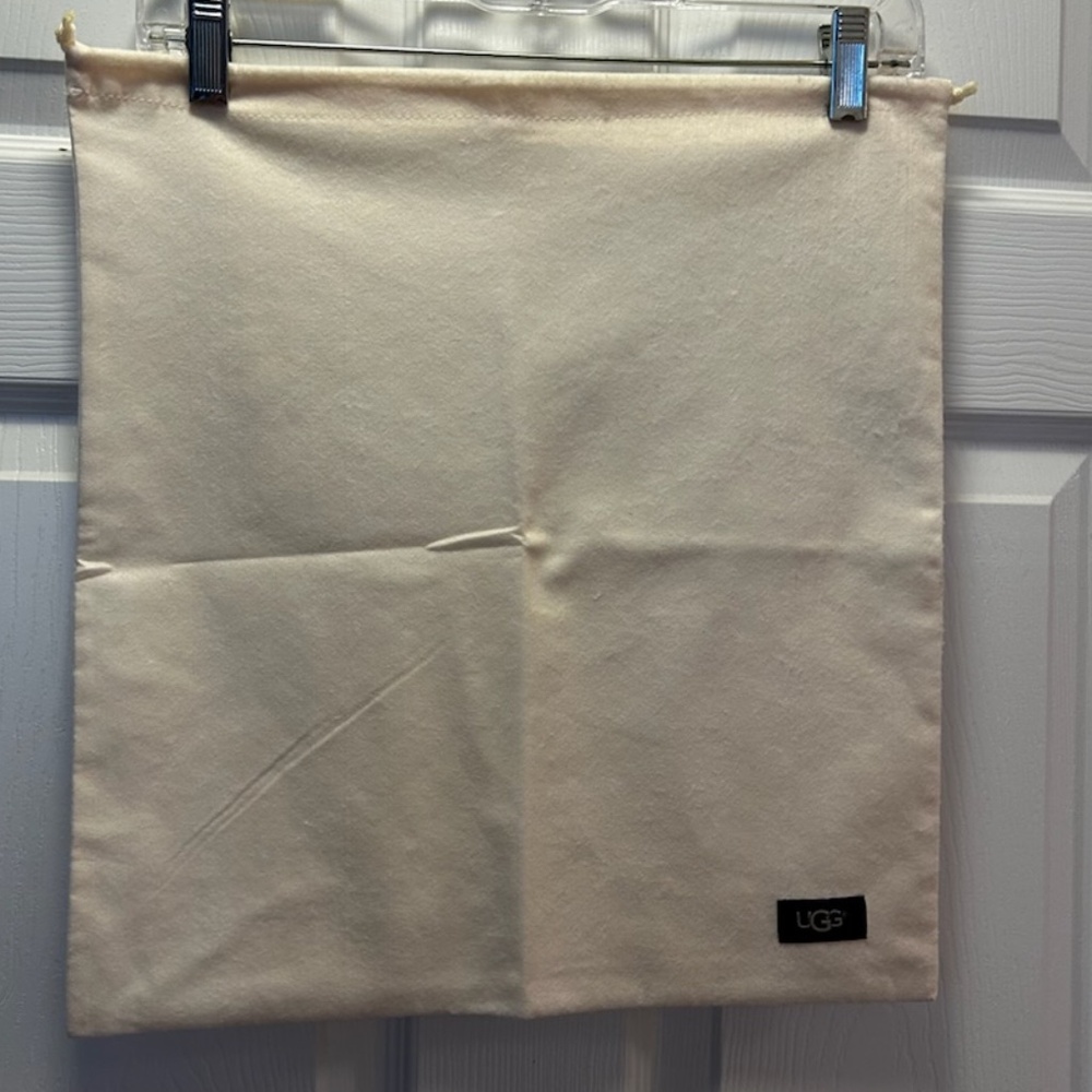 UGG - Brand new garment/dust bag